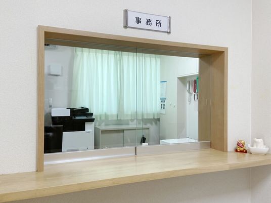 受付カウンターの風景