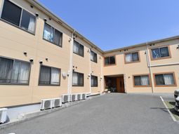 明るく清潔な建物外観