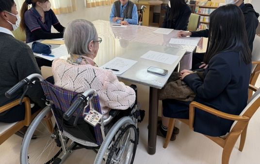 会議中のテーブル