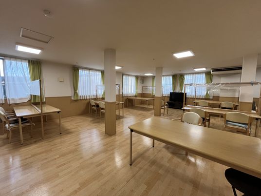 広々としたラウンジ