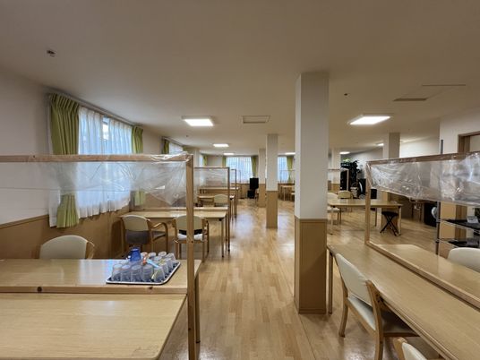 広々としたダイニングルーム