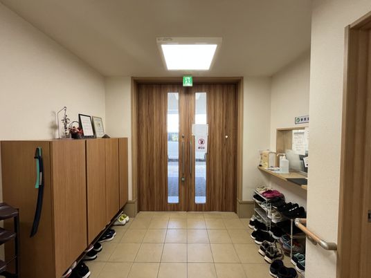 靴が並ぶエントランス