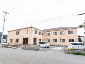 明るい外観の建物