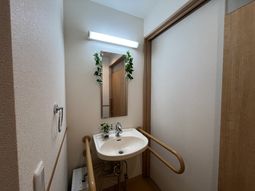 手すり付き洗面台