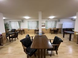 落ち着いた雰囲気のラウンジ