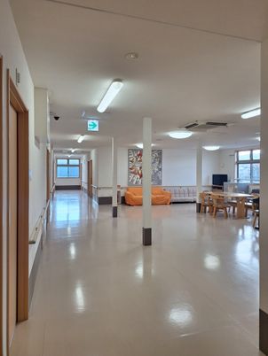 広い廊下とリビング