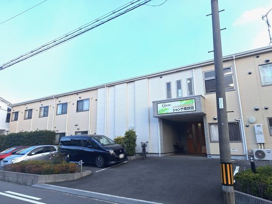 自転車も置ける建物外観