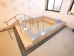 広々とした浴室