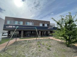 自然に囲まれた外観