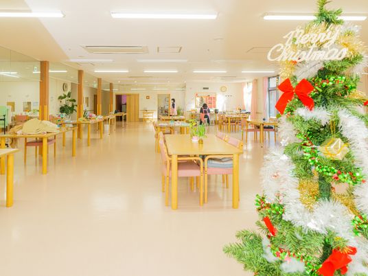 クリスマス飾りのダイニングルーム