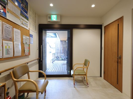 廊下と掲示物の様子