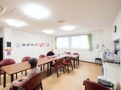 共有スペースの明るい室内