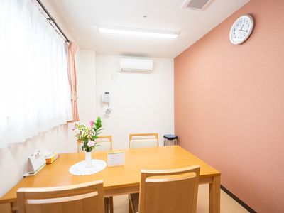 清潔なダイニングルーム