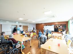 明るい食堂の風景