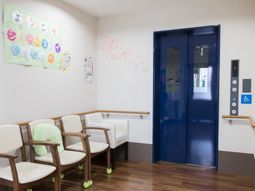 エレベーター前の待合スペース