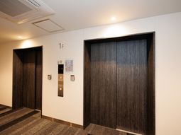 清潔なエレベーターホール