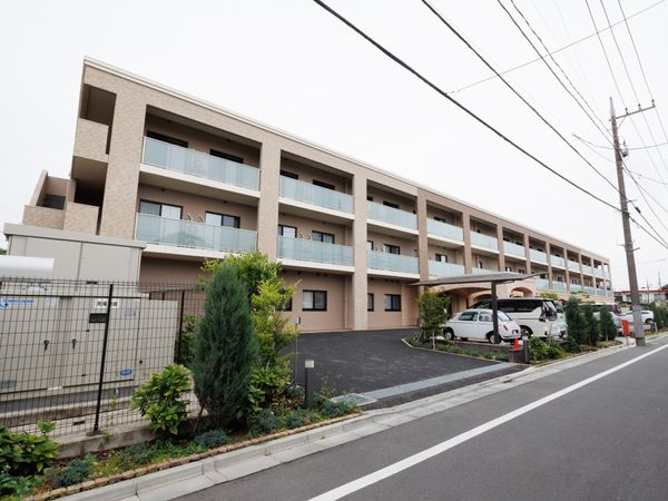 モダンな建物の外観