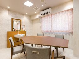 清潔感ある明るい食堂