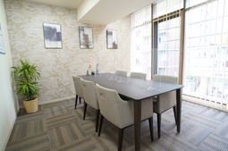 暖かみのある食堂空間