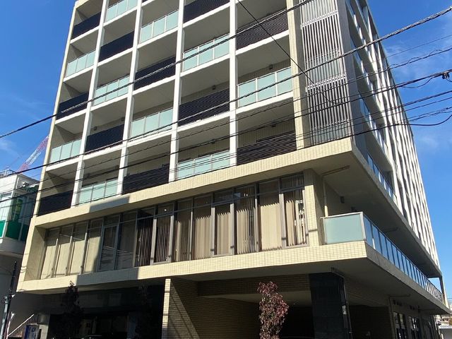 モダンな建物の外観 外観 日差しが差し込む明るい建物で、地域と調和したデザインが特徴です。将来を見据えて、このような環境でお仕事することを考えてみませんか。