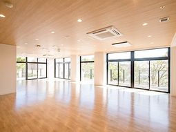 明るい広々多目的室