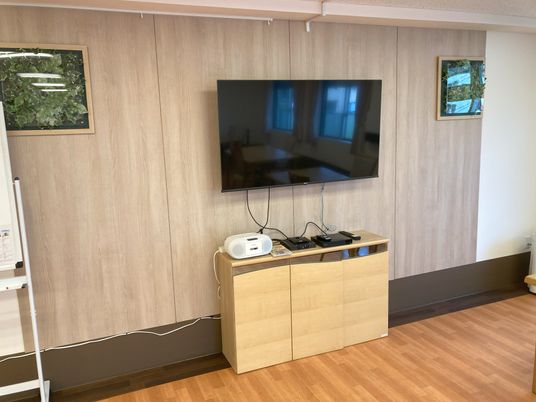 共有スペースのテレビ