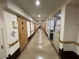 安全な廊下の施設内観