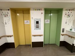 広々としたエレベーターホール