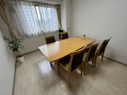 明るい空間の食堂