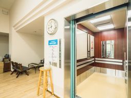 清潔なエレベーターホール