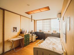 和室風居室の明るい空間