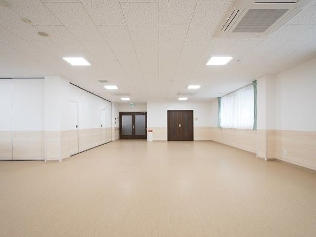 広々とした多目的室 多目的室 広々とした空間が広がる多目的室です。採光が良く、活動に最適な明るさがあります。