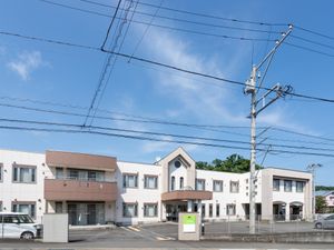 広々とした施設の外観