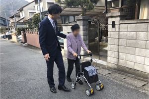 散歩する様子の通路