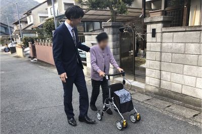 散歩する様子の通路
