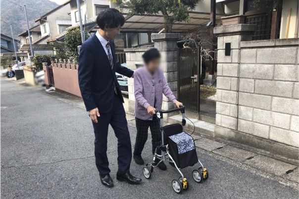 散歩する様子の通路