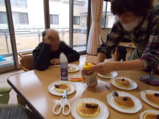 食事準備中のテーブル
