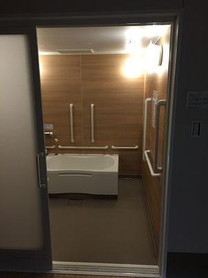 広々とした浴室