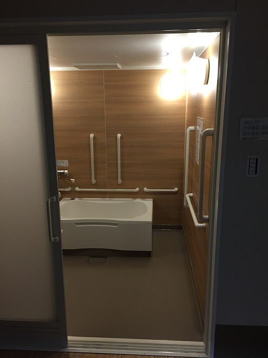 広々とした浴室