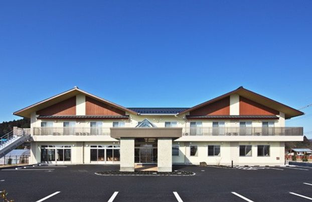 広々とした建物外観