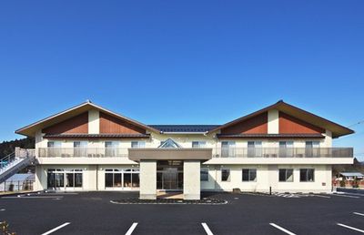 広々とした建物外観