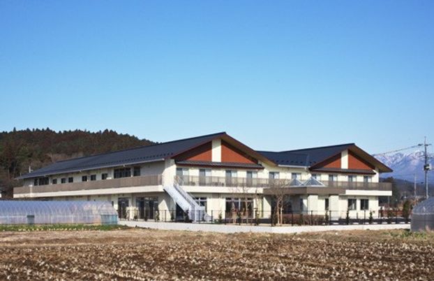 自然豊かな環境の建物外観