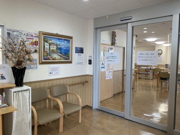 ゆったりした食堂の出入り口
