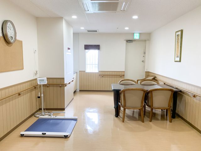 機能訓練室の清潔な空間
