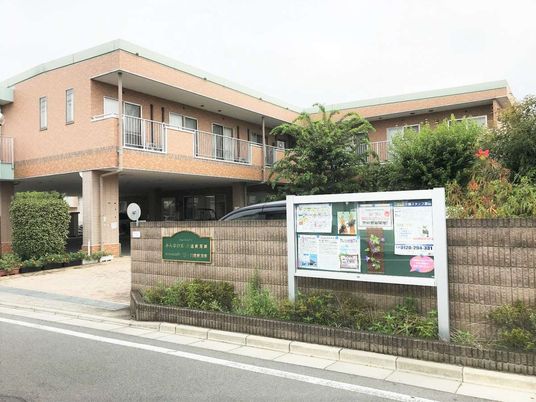 緑豊かな外観が魅力の施設