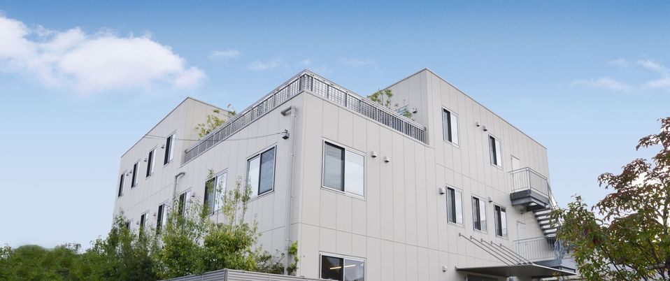 現代的な建物の外観