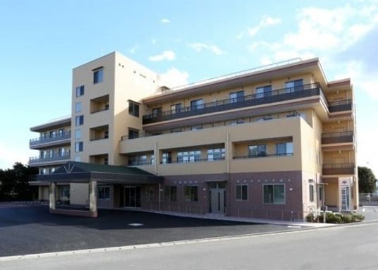 優しい色合いの建物外観