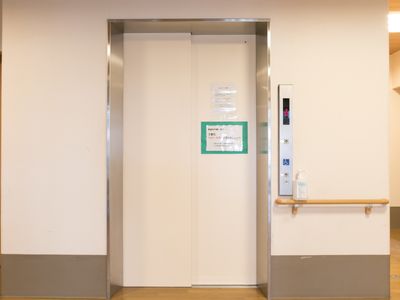 エレベーターの正面図