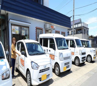 車が並ぶ駐車場