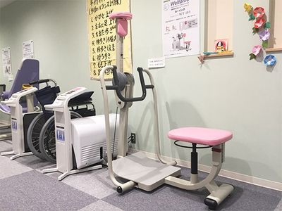 運動機器が並ぶ部屋